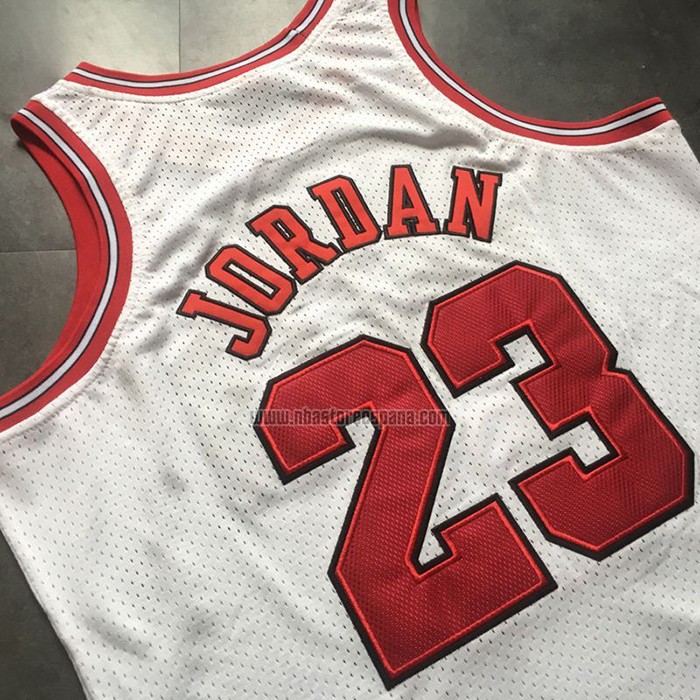 Camiseta Chicago Bulls Michael Jordan NO 23 Mitchell & Ness 1996-97 Blanco